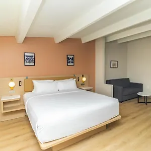 Ramada By Wyndham Orlando South Отель